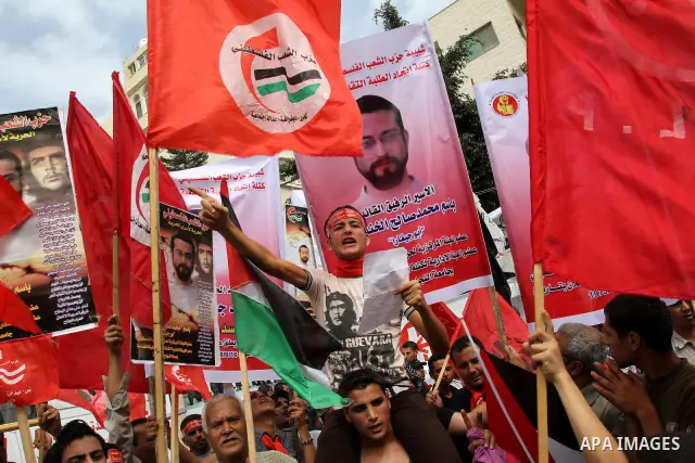 Palestinians chant slogans as they take part in a rally celebrating a prisoner swap between Hamas and Israel, in Gaza City October 12, 2011. Israelis welcomed on Wednesday a major prisoner swap that will free soldier Gil...