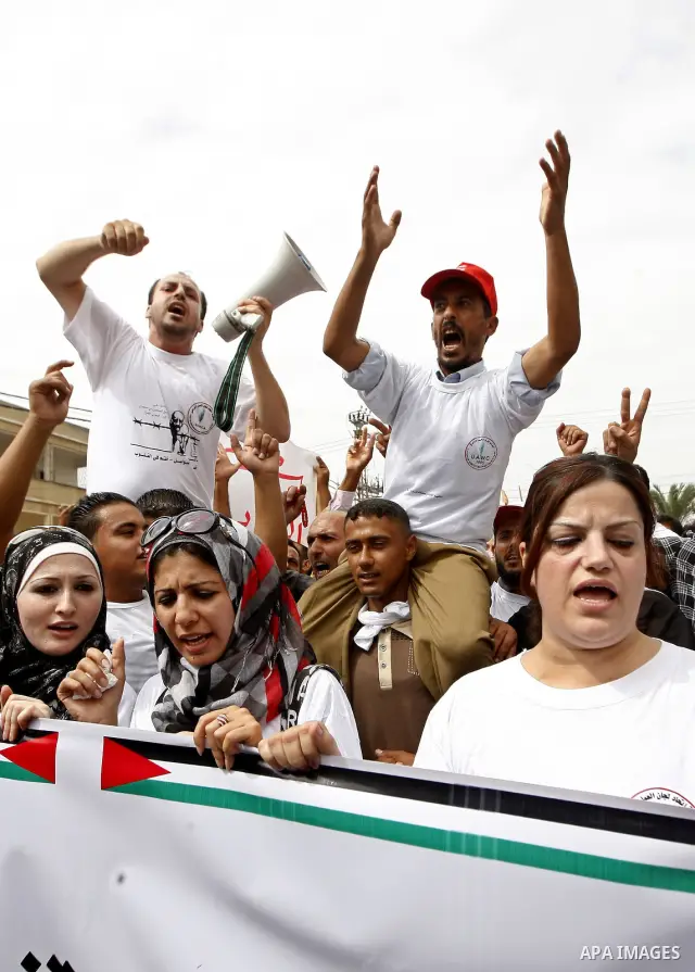 Palestinians chant slogans as they take part in a rally celebrating a prisoner swap between Hamas and Israel, in Gaza City October 12, 2011. Israelis welcomed on Wednesday a major prisoner swap that will free soldier Gil...