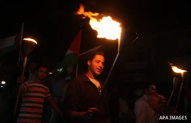 Families of prisoners being held in Israeli jails hold a candlelight vigil at the United Nations and Red Cross headquarters in the West Bank city of Ramallah, on October 12, 2011, to show support for prisoners on their t...