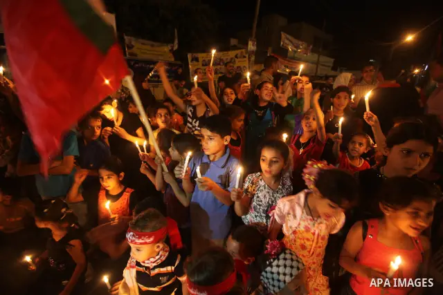 Palestinian children hold candles during a rally in solidarity with Palestinian prisoners held in Israeli jails, in Gaza City October 13, 2011. Israeli soldier Gilad Shalit will be freed from five years of captivity in t...