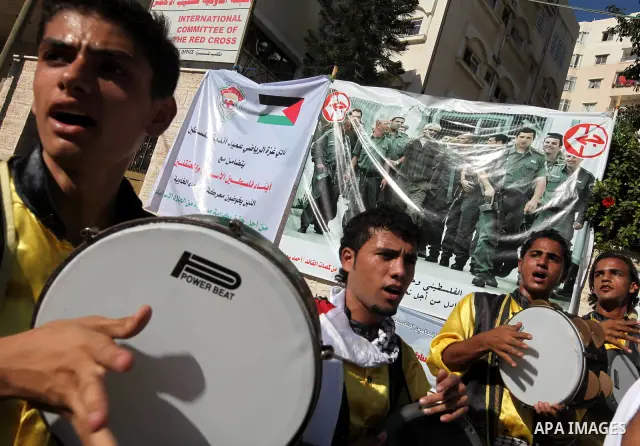 Palestinians celebrate the wedding of their friend and a prisoner swap between Hamas and Israel, in front of the headquarters of the International Red Cross in Gaza City October 14, 2011. Israeli soldier Gilad Shalit wil...