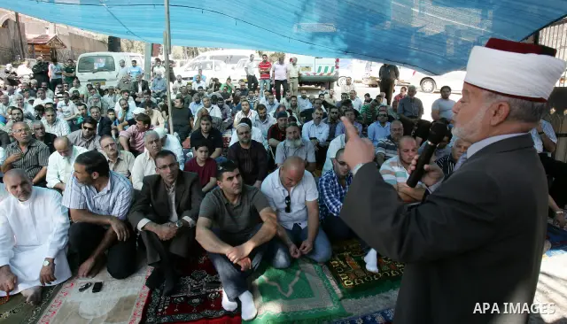 Palestinians attend Friday prayers in a tent during a protest calling for the release of prisoners held in Israeli jails , next to the headquarters of the International Red Cross in Jerusalem, October 14, 2011. Israeli s...