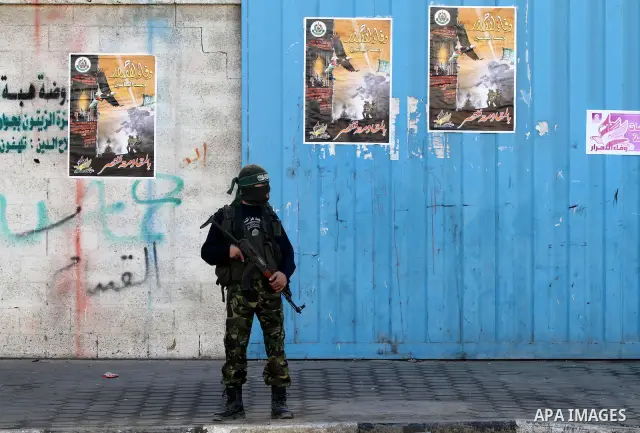 Armed Palestinian Hamas militants stand guard at a street in Gaza city on October 18, 2011 as an Israeli-Palestinian prisoner swap deal gets under way. Buses carrying 477 Palestinian prisoners were headed for Gaza and th...