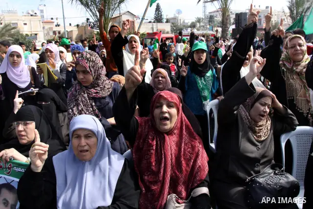 Relatives of Palestinian prisoners about to be freed in a prisoner swap between Hamas and Israel, celebrate as they prepare to receive them in Gaza city October 18, 2011. Gaza's Hamas Islamist rulers released captured Is...