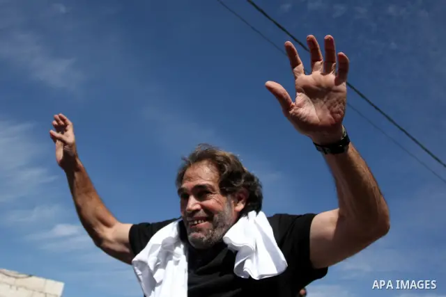 A Palestinian prisoner is welcomed by a crowd following the release of hundreds of prisoners from Israeli jails on October 18,2011 at the Palestinian Authority headquarters in the West Bank city of Ramallah. Crowds of Pa...