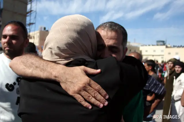 A Palestinian prisoner is welcomed by a crowd following the release of hundreds of prisoners from Israeli jails on October 18,2011 at the Palestinian Authority headquarters in the West Bank city of Ramallah. Crowds of Pa...