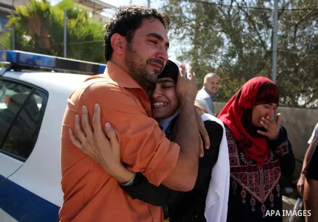 A Palestinian prisoner is welcomed by a crowd following the release of hundreds of prisoners from Israeli jails on October 18,2011 at the Palestinian Authority headquarters in the West Bank city of Ramallah. Crowds of Pa...