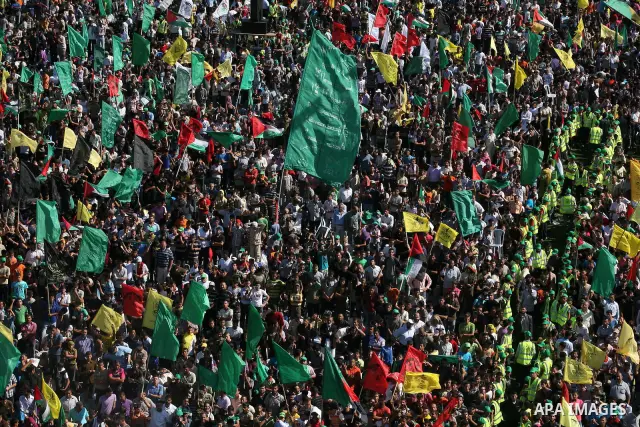 Palestinians celebrate the release of prisoners at al-Kateba square in Gaza city, Tuesday, Oct. 18, 2011. Tens of thousands of flag-waving Palestinians on Tuesday celebrated the homecoming of hundreds of prisoners from I...