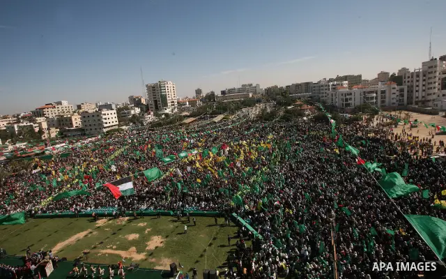 Palestinians celebrate the release of prisoners at al-Kateba square in Gaza city, Tuesday, Oct. 18, 2011. Tens of thousands of flag-waving Palestinians on Tuesday celebrated the homecoming of hundreds of prisoners from I...