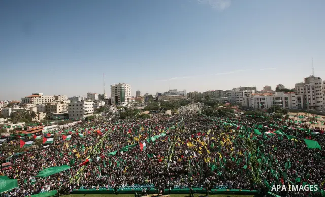 Palestinians celebrate the release of prisoners at al-Kateba square in Gaza city, Tuesday, Oct. 18, 2011. Tens of thousands of flag-waving Palestinians on Tuesday celebrated the homecoming of hundreds of prisoners from I...