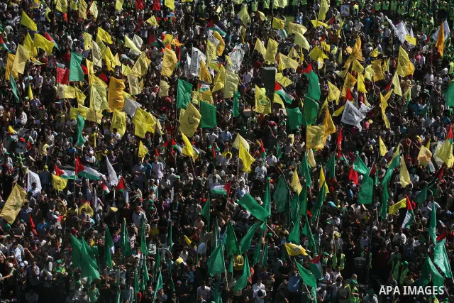 Palestinians celebrate the release of prisoners at al-Kateba square in Gaza city, Tuesday, Oct. 18, 2011. Tens of thousands of flag-waving Palestinians on Tuesday celebrated the homecoming of hundreds of prisoners from I...
