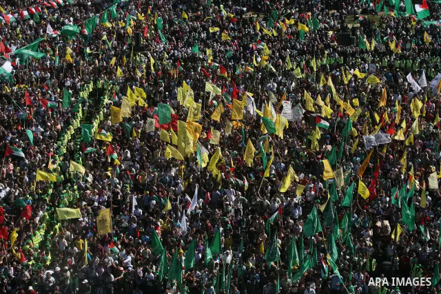 Palestinians celebrate the release of prisoners at al-Kateba square in Gaza city, Tuesday, Oct. 18, 2011. Tens of thousands of flag-waving Palestinians on Tuesday celebrated the homecoming of hundreds of prisoners from I...