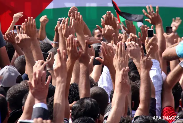 Freed Palestinian prisoners are welcomed home by their friends and relatives upon their arrival in Ramallah, the West Bank, 18 October 2011. 477 Palestinian prisoners were freed on 18 October 2011 in exchange for the rel...