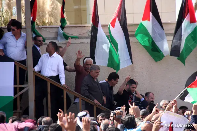 Freed Palestinian prisoners (C) are welcomed home by their friends and relatives upon their arrival in Ramallah, the West Bank, 18 October 2011. 477 Palestinian prisoners were freed on 18 October 2011 in exchange for the...