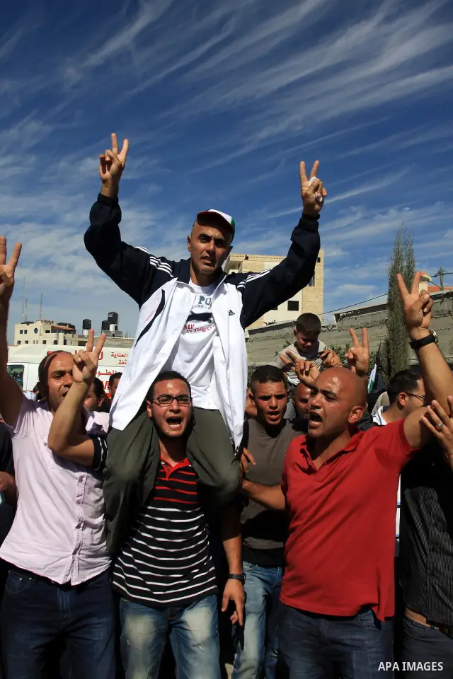Freed Palestinian prisoners are welcomed home by their friends and relatives upon their arrival in Ramallah, the West Bank, 18 October 2011. 477 Palestinian prisoners were freed on 18 October 2011 in exchange for the rel...