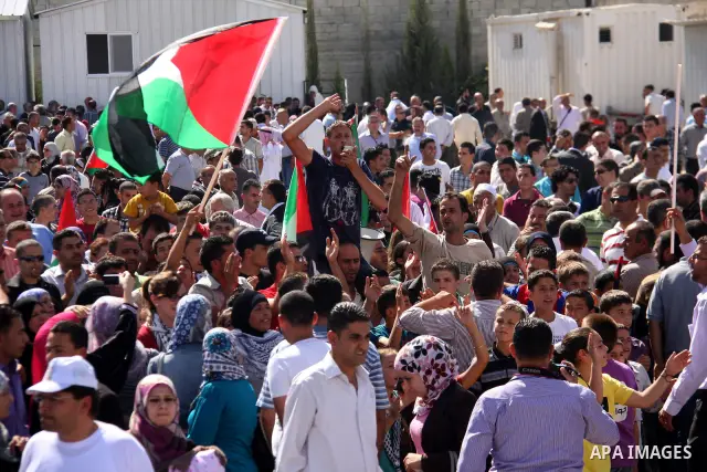 Freed Palestinian prisoners are welcomed home by their friends and relatives upon their arrival in Ramallah, the West Bank, 18 October 2011. 477 Palestinian prisoners were freed on 18 October 2011 in exchange for the rel...