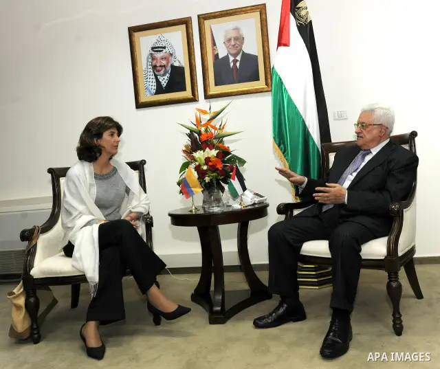 Palestinian president Mahmud Abbas with meets with Colombian Foreign Minister Maria Angela Cuellar on Oct. 18, 2011 at the Palestinian Authority headquarters in the West Bank city of Ramallah. Photo by Mufeed Abu Hasnah