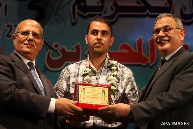 Palestinian Legislative Council member, Jamal El Khodary honors freedom prisoners at the Islamic University in Gaza City on Oct. 23, 2011. Photo by Mohammed Asad