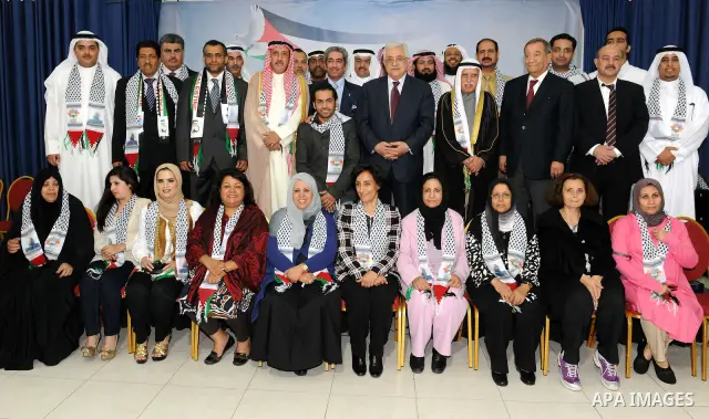 Palestinian President Mahmoud Abbas (Abu Mazen) meets with a delegation of Kuwaiti engineers in the West Bank city of Ramallah on Oct. 26, 2011. Photo by Mufeed Abu Hasnah