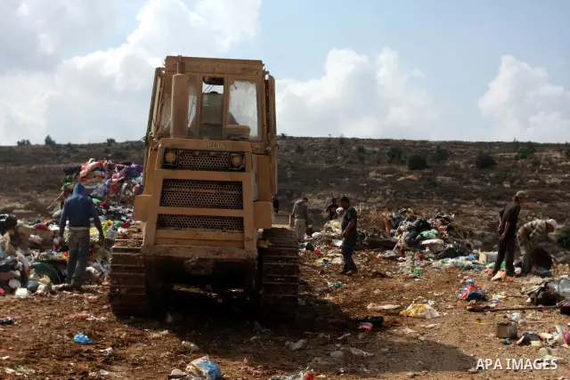 Palestinians sift through garbage that was dumped near Ramallah, in the West Bank, 27 October 2011. Palestinians regularly sift through the garbage looking for clothes, metal and any other object thrown out by the nearby...