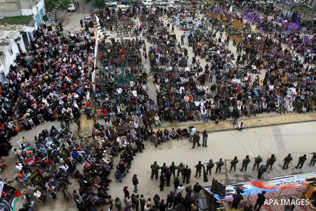 Palestinian Islamic Jihad militants and supporters take part in a rally marking the 16th anniversary of the killing of Fathi al-Shiqaqi, the militant movement's founder, in the northern Gaza Strip November 4, 2011. The m...