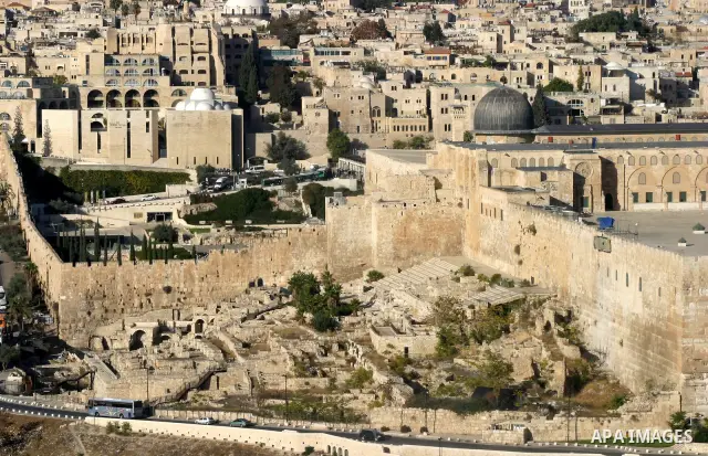 A view shows the Al-Aqsa Mosque compound, Islam's third holiest site, in Jerusalem's Old City on November 14, 2011. Photo by Mahfouz Abu Turk