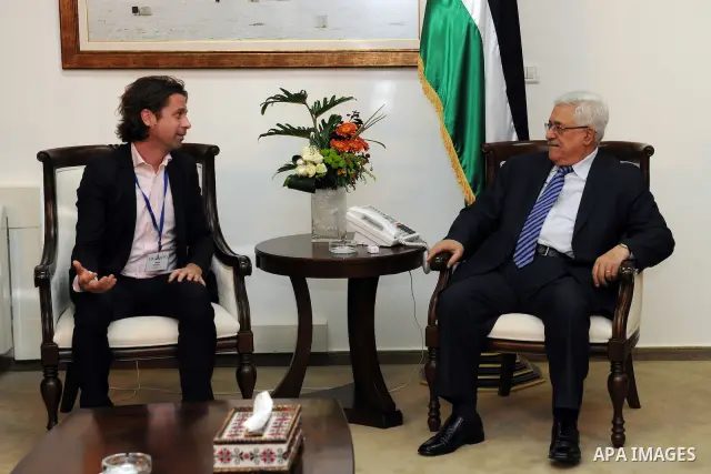 Palestinian President Mahmoud Abbas (Abu Mazen) receive the delegation of the Organization of Young Leaders global in Ramallah on Nov. 15, 2011. Photo by Mufeed Abu Hasnah