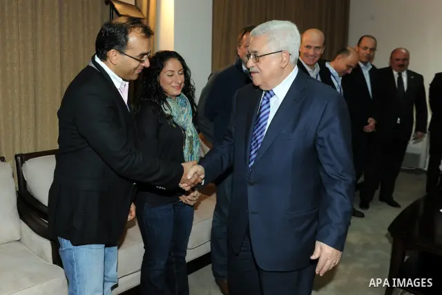 Palestinian President Mahmoud Abbas (Abu Mazen) receive the delegation of the Organization of Young Leaders global in Ramallah on Nov. 15, 2011. Photo by Mufeed Abu Hasnah