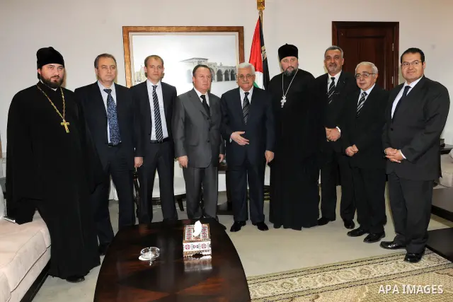 Palestinian President Mahmoud Abbas (Abu Mazen) receives a delegation of the peoples of the Global Foundation Alardhuksé in Ramallah on Nov.15, 2011. Photo by Mufeed Abu Hasnah