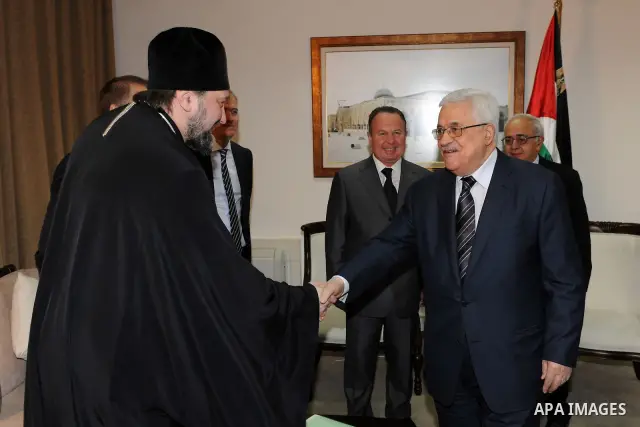 Palestinian President Mahmoud Abbas (Abu Mazen) receives a delegation of the peoples of the Global Foundation Alardhuksé in Ramallah on Nov.15, 2011. Photo by Mufeed Abu Hasnah