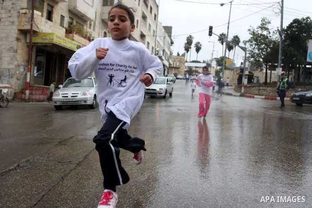 Palestinians participate in a marathon entitled " Charity for them" in the West Bank city of Ramallah November 18, 2011. Photo by Issam Rimawi