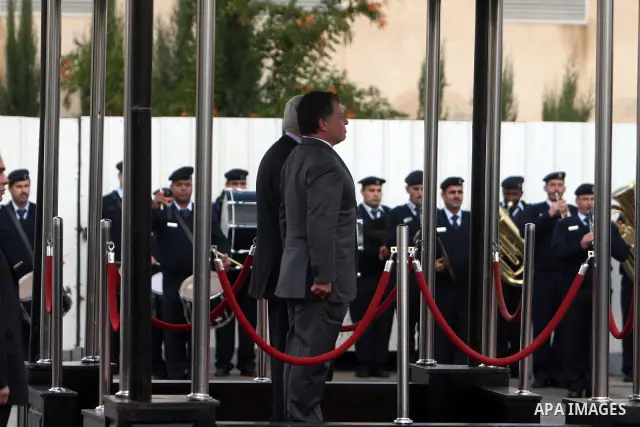 Palestinian President Mahmoud Abbas and King Abdullah of Jordan walk together during a welcoming ceremony in the West Bank city of Ramallah November 21, 2011. Abdullah arrived in Ramallah on Monday for a rare visit to th...