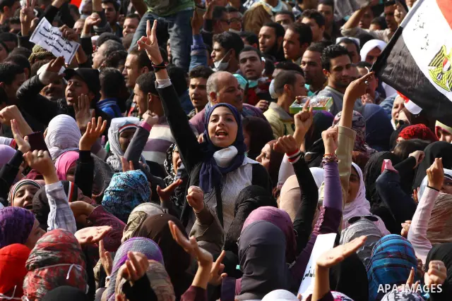 Thousands of Egyptian protesters attend a rally in Tahrir Square on the fourth day of clashes between protesters and riot police in the capital Cairo, on November 22, 2011, as they demand an end to military rule, heighte...