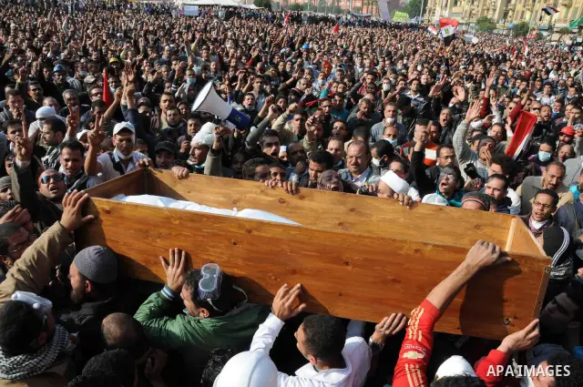 Protesters in Tahrir Square attend a funeral carrying the coffin of a protester who died in clashes with riot police, in Cairo November 22, 2011. Egyptians frustrated with military rule battled police in the streets agai...