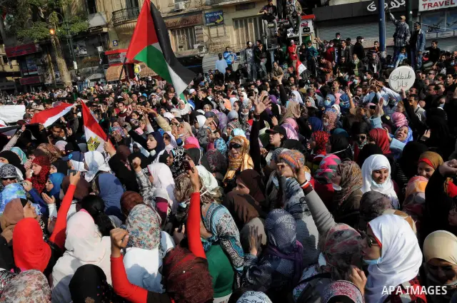 Thousands of Egyptian protesters attend a rally in Tahrir Square on the fourth day of clashes between protesters and riot police in the capital Cairo, on November 22, 2011, as they demand an end to military rule, heighte...
