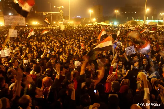 Protesters chant anti-military council slogans at Tahrir Square in Cairo November 22, 2011. Egypt's ruling generals offered on Tuesday to transfer power to a civilian president by July in a dramatic attempt to placate pr...