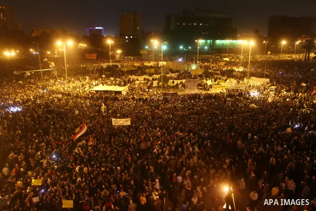 Protesters chant anti-military council slogans at Tahrir Square in Cairo November 22, 2011. Egypt's ruling generals offered on Tuesday to transfer power to a civilian president by July in a dramatic attempt to placate pr...