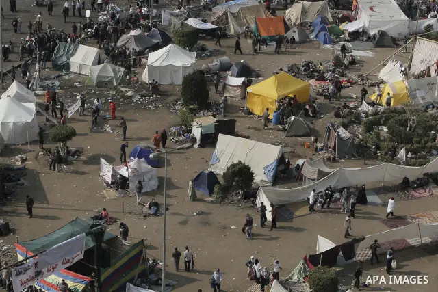 A view shows Egyptian protesters makeshift tents in Tahrir square, Cairo, Egypt, 23 November 2011. According to media reports the clashes, for the fifth consecutive day, saw anti-riot police firing teargas on the protest...