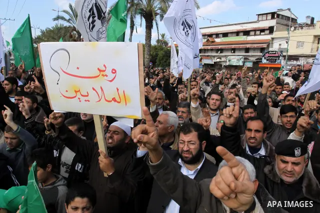 Palestinian Hamas supporters take part in a rally in Gaza City to show their solidarity for Al-Aqsa mosque in Jerusalem November 25, 2011. The mosque built on the compound known to Muslims as al-Haram al-Sharif and to Je...