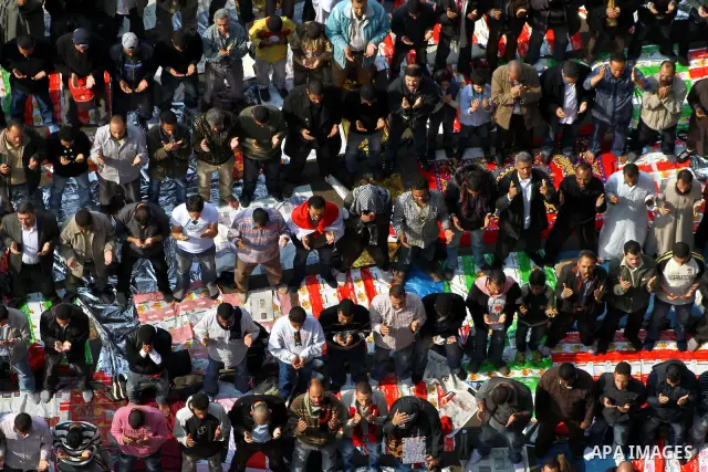 Egyptian protesters pray during a mass rally in Cairo's landmark Tahrir square on November 25, 2011 to demand an end to the military rule. The head of the military council tasked 79-year-old Kamal al-Ganzuri, who was pre...