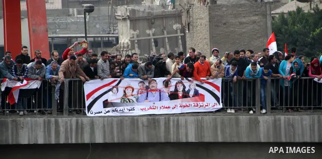 Supporters of the Egyptian Armed Forces shout slogans and wave Egyptian national flags on a road near the defence ministry, headquarters of the Supreme Council of the Armed Forces, at Abbasiya square in Cairo November 25...