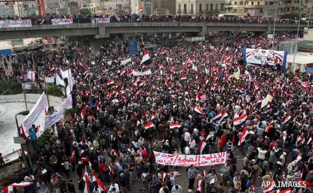Supporters of the Egyptian Armed Forces shout slogans and wave Egyptian national flags on a road near the defence ministry, headquarters of the Supreme Council of the Armed Forces, at Abbasiya square in Cairo November 25...
