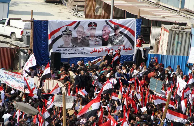 Supporters of the Egyptian Armed Forces shout slogans and wave Egyptian national flags on a road near the defence ministry, headquarters of the Supreme Council of the Armed Forces, at Abbasiya square in Cairo November 25...