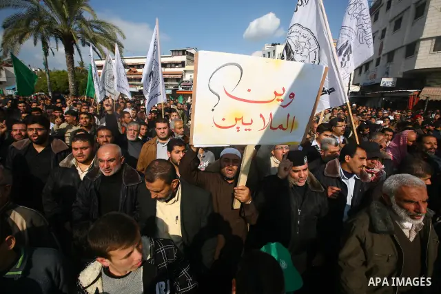 Palestinian Hamas supporters take part in a rally in Gaza City to show their solidarity for Al-Aqsa mosque in Jerusalem November 25, 2011. The mosque built on the compound known to Muslims as al-Haram al-Sharif and to Je...