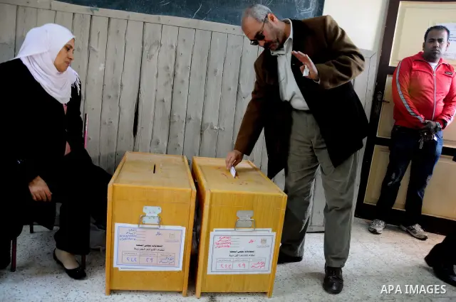 An Egyptian man casts his vote during the first round of Egypt's Parliamentary elections at a polling station in Cairo, Egypt, 28 November 2011. According to media reports, Polling stations opened 28 November in nine of...