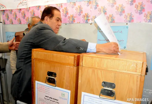 Egyptian Premier Kamal al-Ganzuri casts his ballot at a polling station in Cairo's Heliopolis district on November 28, 2011 as Egyptians flocked to the polls for a first post-revolution election, making a mostly orderly...