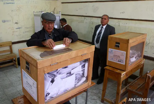 A Egyptian man casts his vote at a polling station in the Manial neighbourhood of Cairo on November 28, 2011. Egyptians began voting in the first elections since the fall of autocrat Hosni Mubarak who was ousted in Febru...