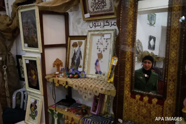 Palestinians participate in an exhibition for the Palestinian heritage, on November29, 2011 in the West Bank city of Nablus. Photo by Wagdi Eshtayah