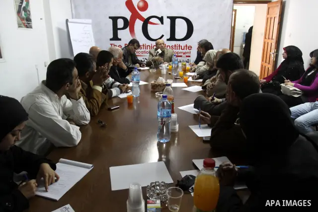 Members for Palestinian journalists during a workshop with political analyst, Helmi Mosa, in Gaza City, on DEC. 03, 2011. Photo by Mohammed Asad