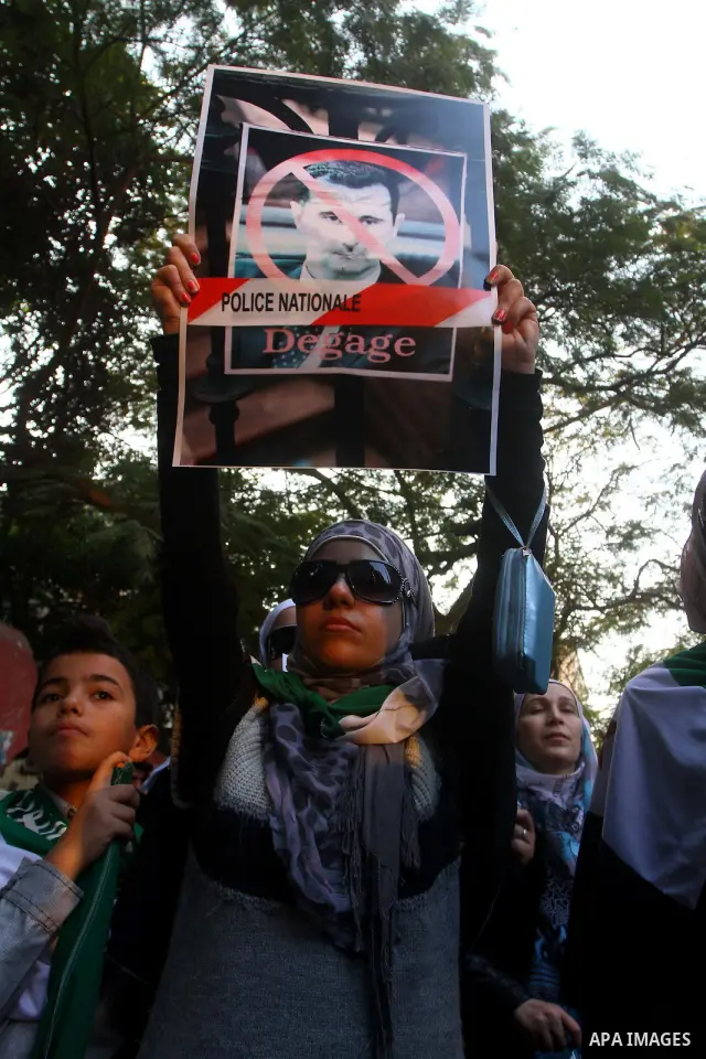 Syrians living in Egypt demonstrate against the recent actions of the Syrian government, in Cairo, Egypt on Dec 03,2011. Photo by Ashraf Amra